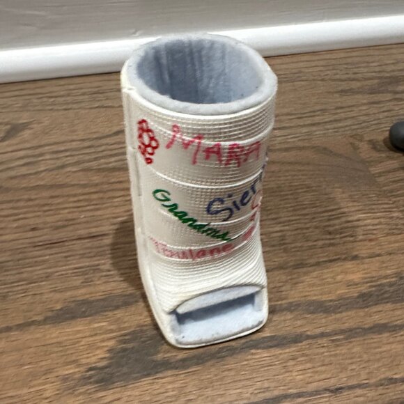 American Girl Doll McKenna Cast & Crutches set - Picture 6 of 6